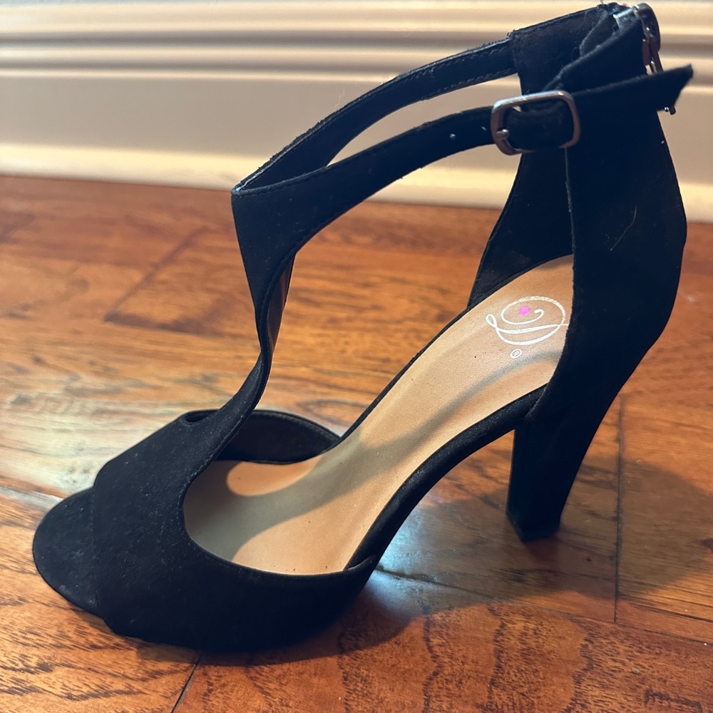 Delicious Black T-Strap Peep-Toe Heels with Ankle Buckle - Picture 3 of 5